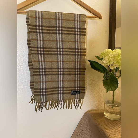 Burberrys  cashmere scarf - Picture 1 of 6